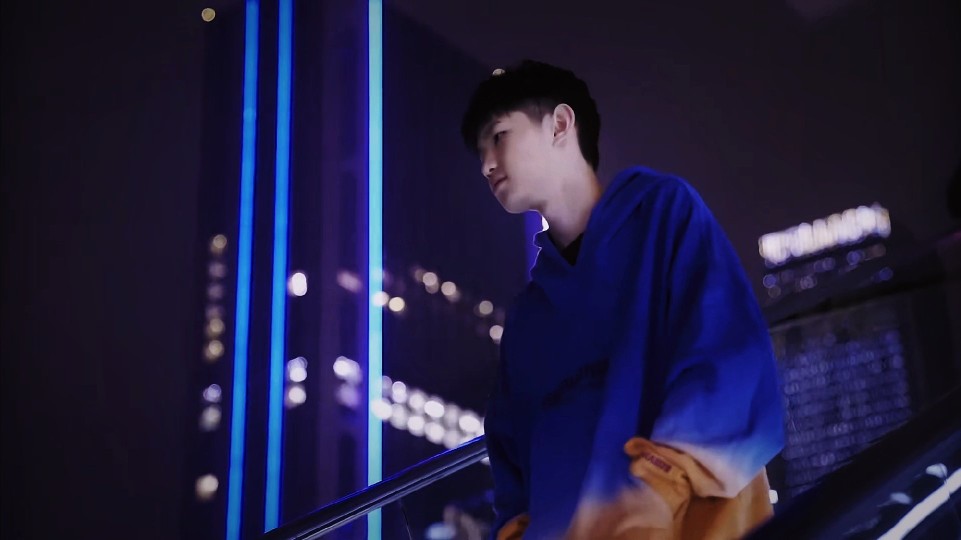 与谁比较